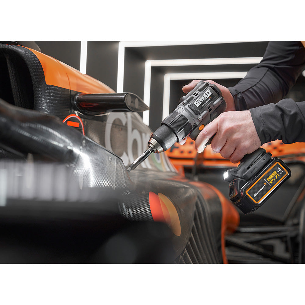 TALADRO PERCUTOR MCLAREN SIN ESCOBILLAS XR 18 v 13 mm 90 nm CON 2 BATERÍAS LI-ION 4 Ah Y MALETÍN TSTAK